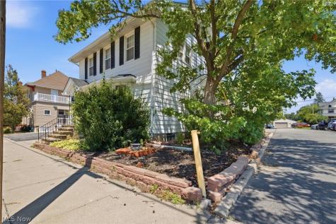 1415 Blossom Park Avenue Lakewood OH 44107