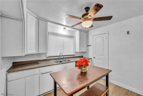 5171 Homewood Avenue Maple Heights OH 44137