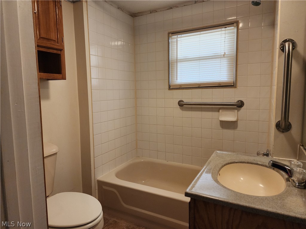 743 Pine Street Coshocton OH 43812