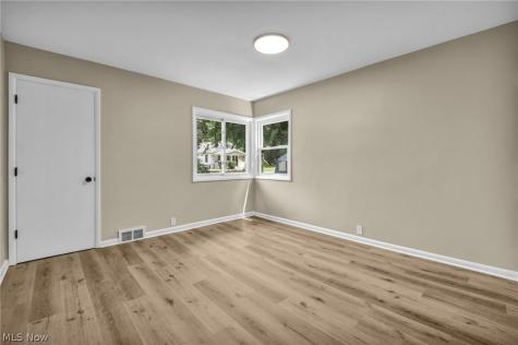 420 W Willowview Drive Akron OH 44319