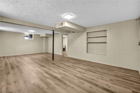 420 W Willowview Drive Akron OH 44319