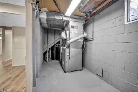 420 W Willowview Drive Akron OH 44319