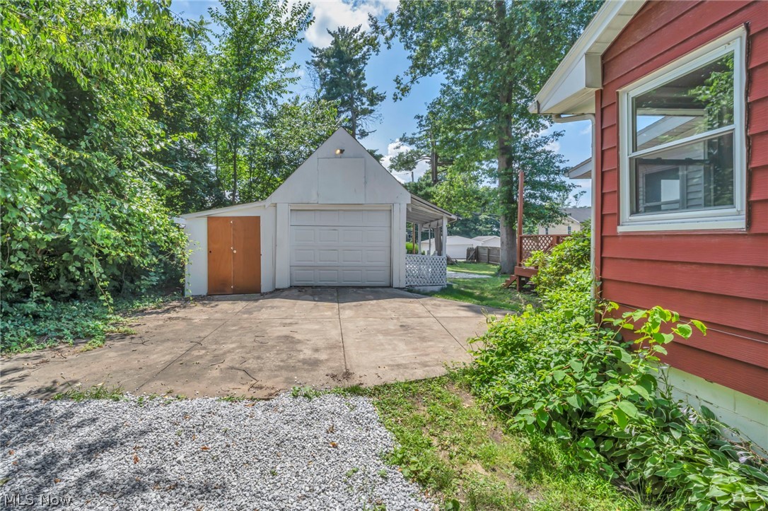 420 W Willowview Drive Akron OH 44319