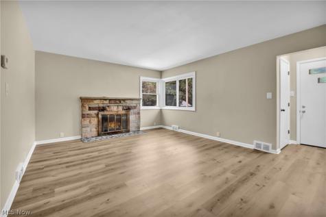 420 W Willowview Drive Akron OH 44319