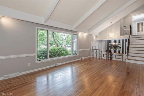 5512 Lansbury Lane Lyndhurst OH 44124