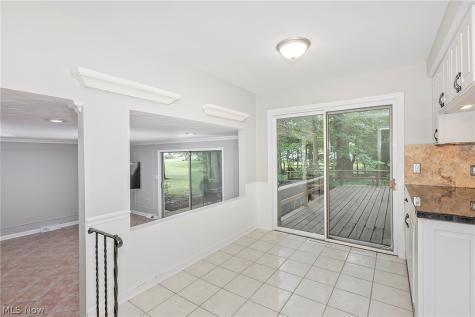 5512 Lansbury Lane Lyndhurst OH 44124