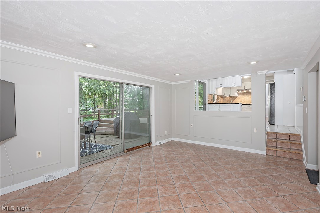 5512 Lansbury Lane Lyndhurst OH 44124