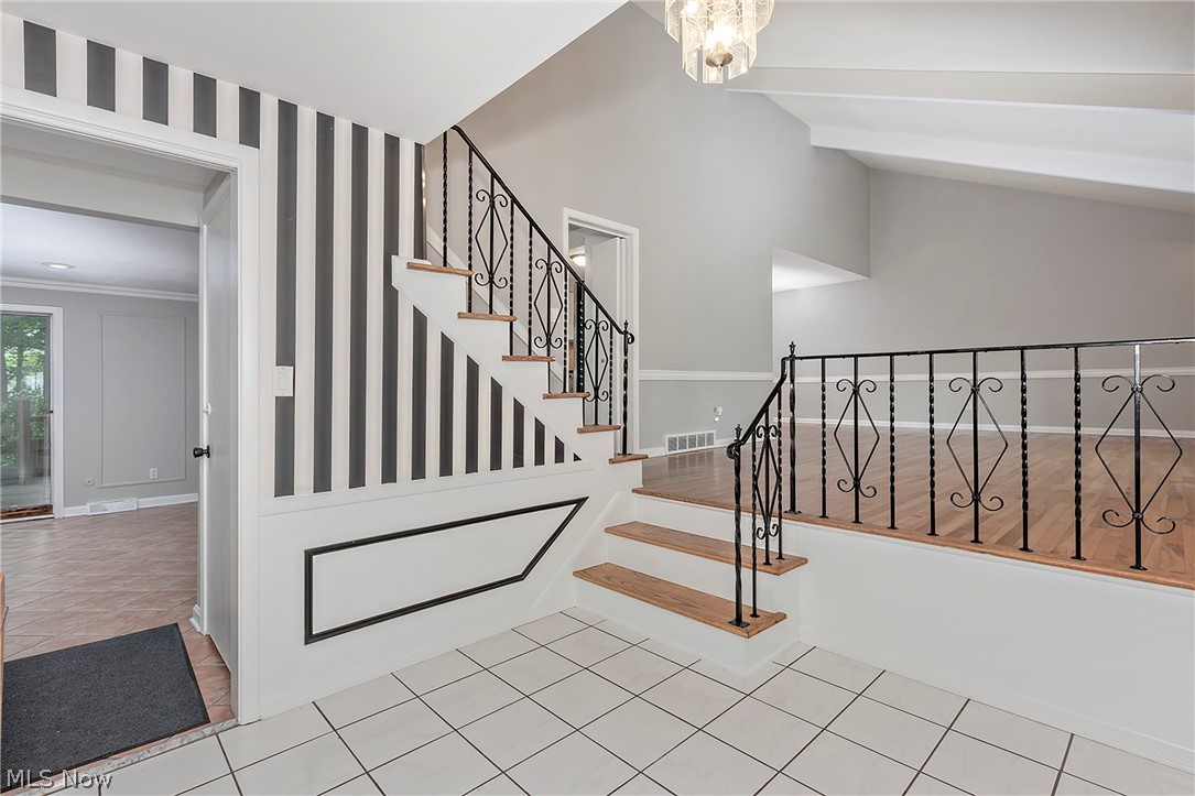 5512 Lansbury Lane Lyndhurst OH 44124