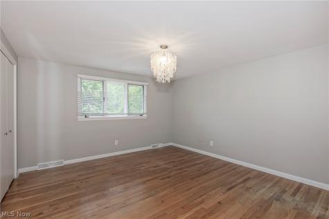 5512 Lansbury Lane Lyndhurst OH 44124