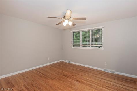 5512 Lansbury Lane Lyndhurst OH 44124