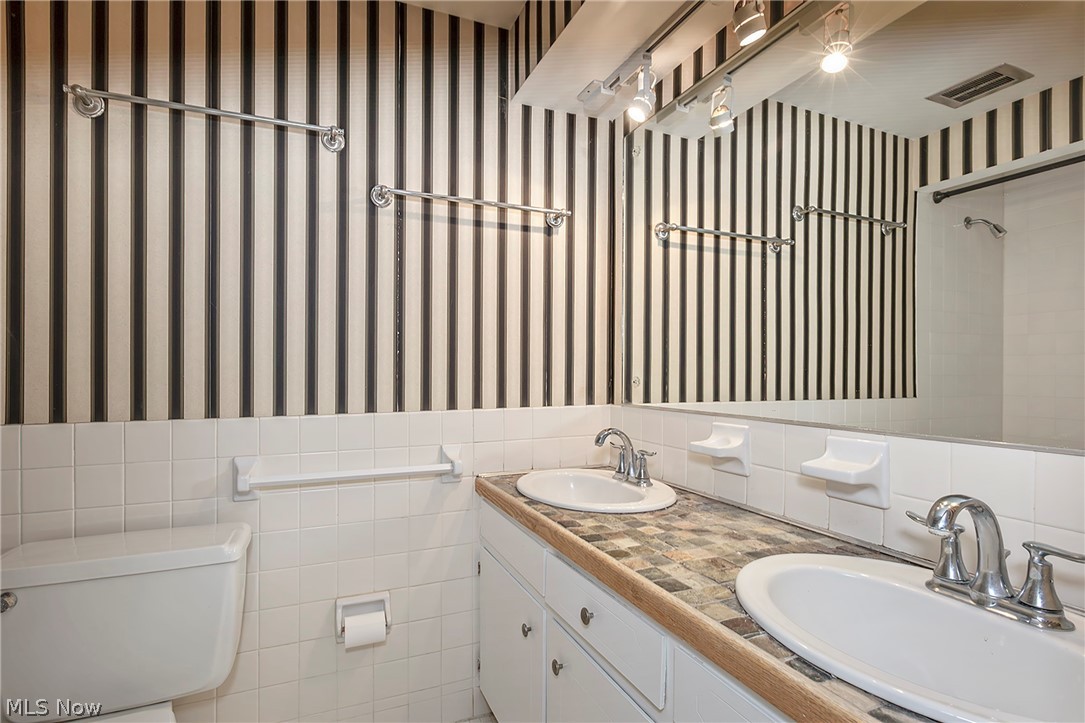 5512 Lansbury Lane Lyndhurst OH 44124