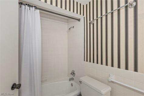 5512 Lansbury Lane Lyndhurst OH 44124