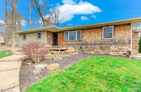 251 E Mohawk Drive Malvern OH 44644