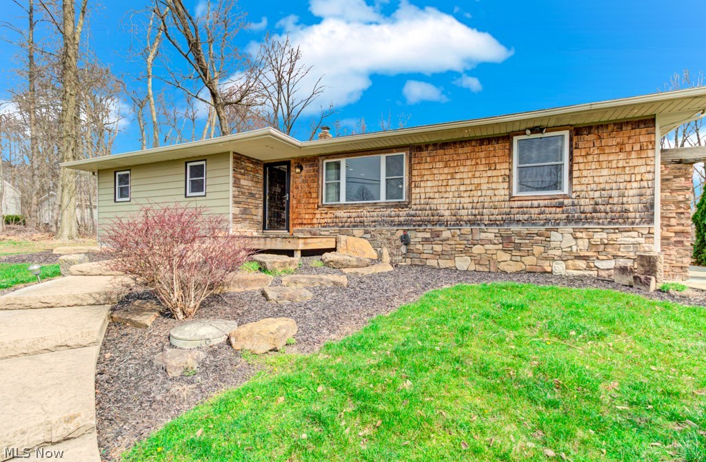 251 E Mohawk Drive Malvern OH 44644