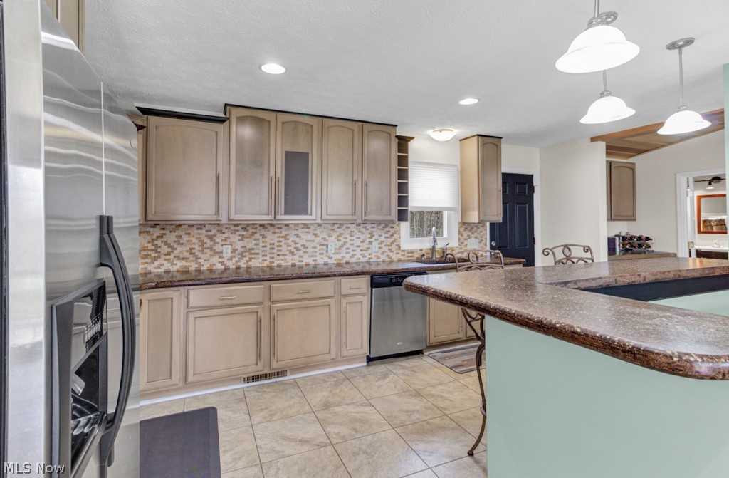 251 E Mohawk Drive Malvern OH 44644