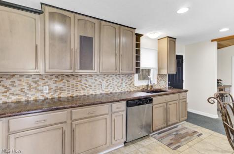251 E Mohawk Drive Malvern OH 44644