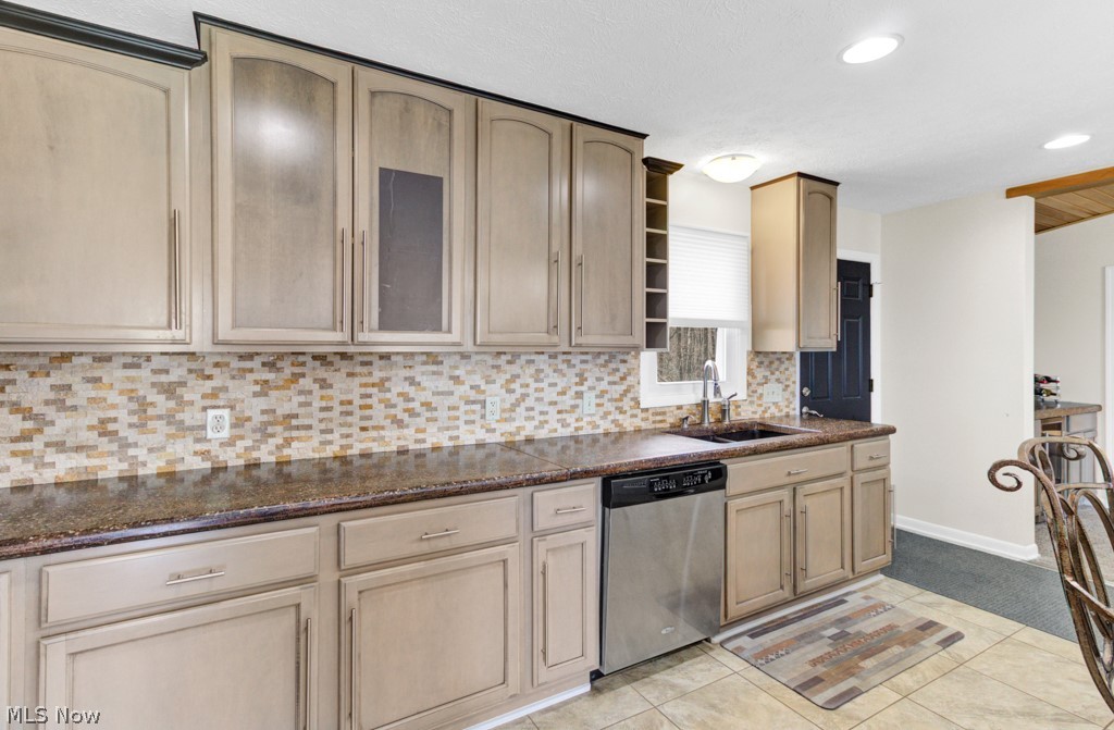 251 E Mohawk Drive Malvern OH 44644