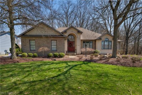 Pin Oak Place Campbell OH 44405