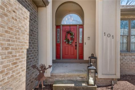 Pin Oak Place Campbell OH 44405