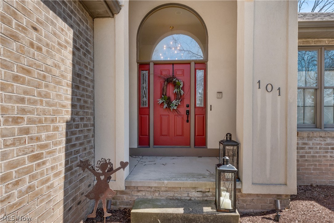 101 Pin Oak Place Campbell OH 44405