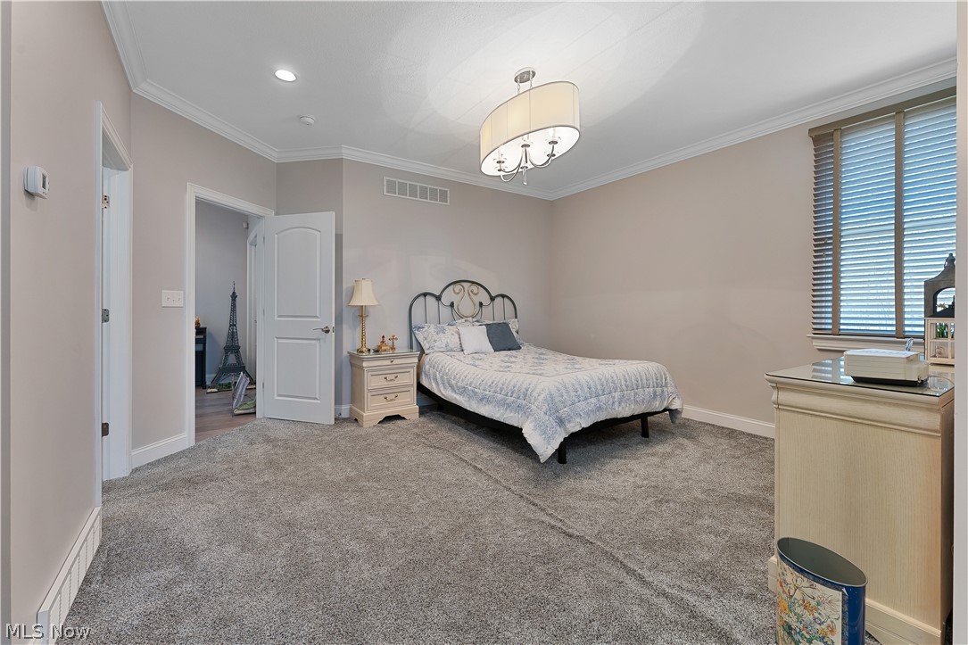 101 Pin Oak Place Campbell OH 44405