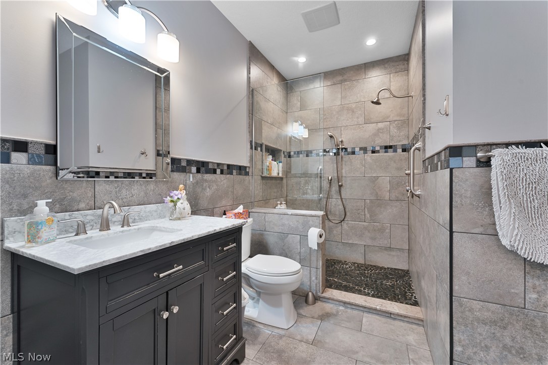101 Pin Oak Place Campbell OH 44405