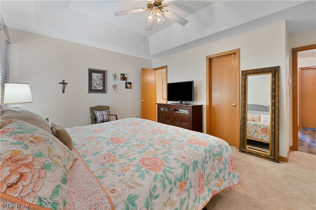 101 Pin Oak Place Campbell OH 44405