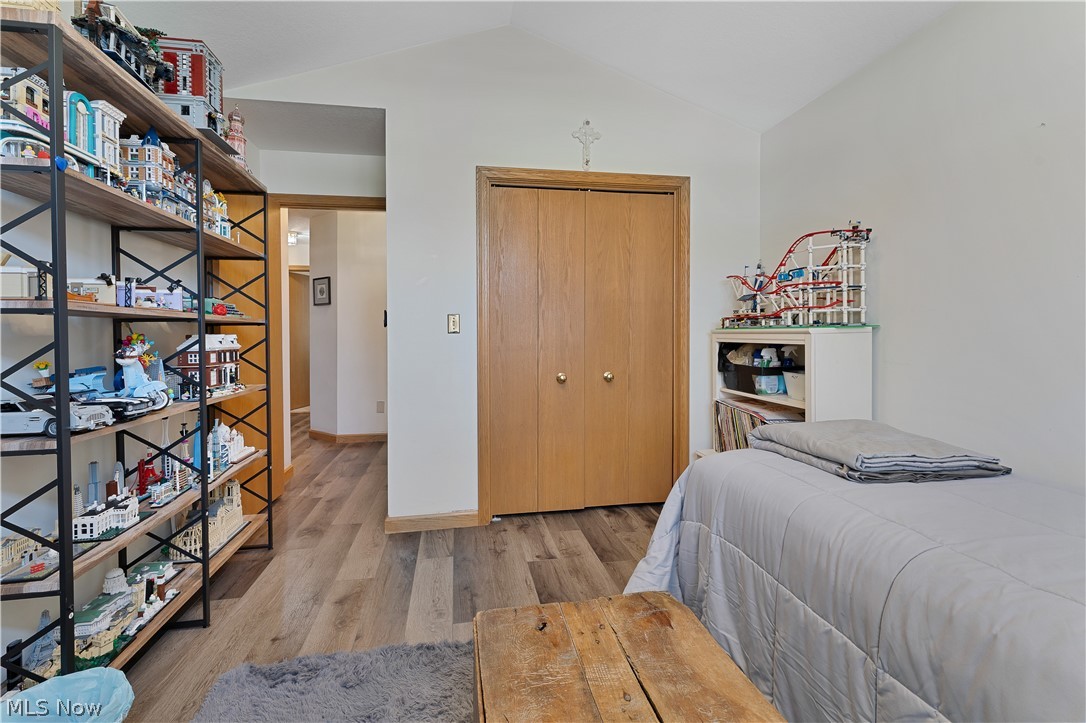 101 Pin Oak Place Campbell OH 44405