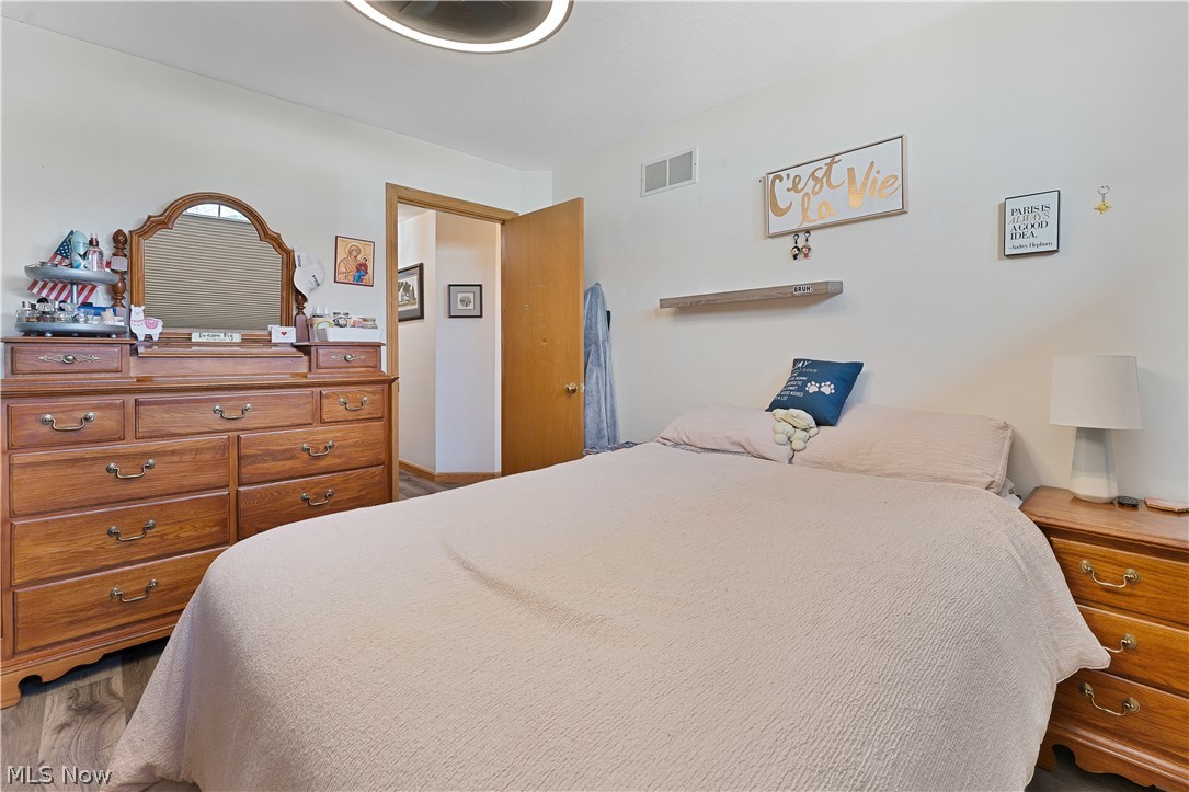 101 Pin Oak Place Campbell OH 44405