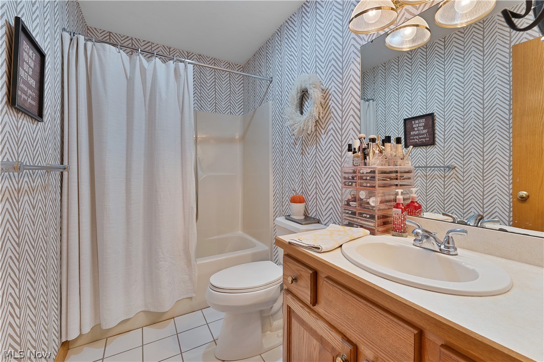 101 Pin Oak Place Campbell OH 44405