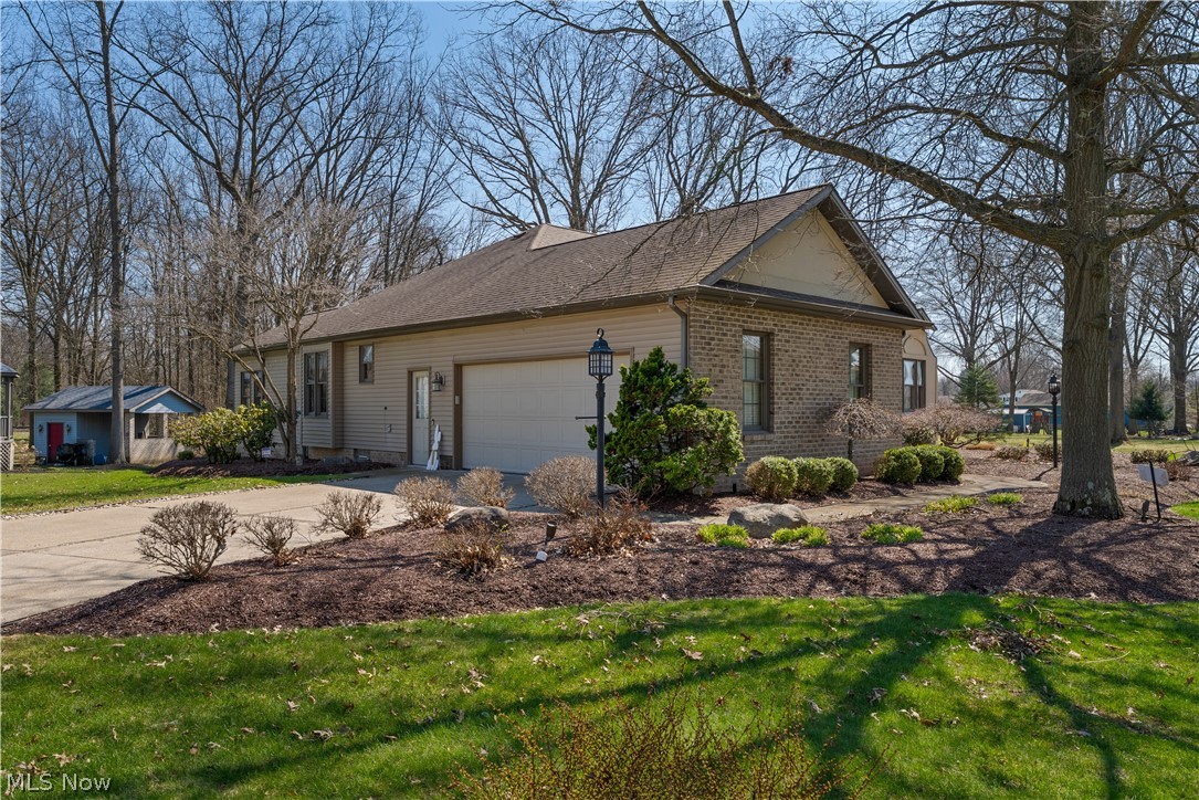 101 Pin Oak Place Campbell OH 44405