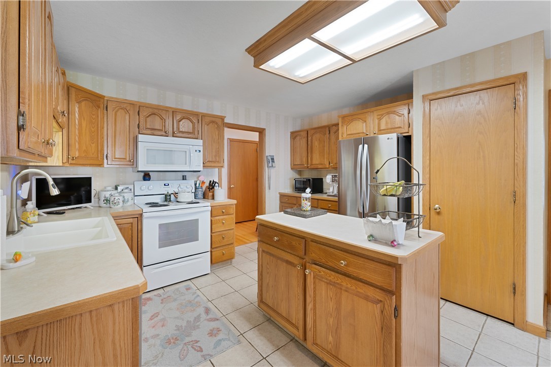 101 Pin Oak Place Campbell OH 44405