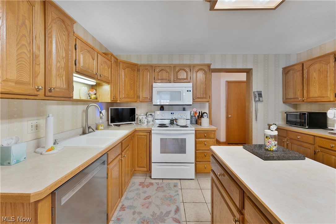 101 Pin Oak Place Campbell OH 44405