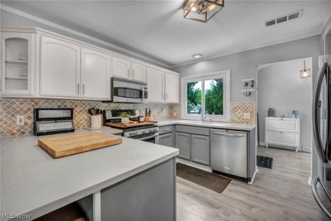 150 Greenbriar Drive Aurora OH 44202