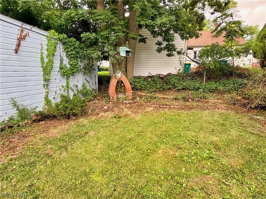 18981 Raymond Street Maple Heights OH 44137