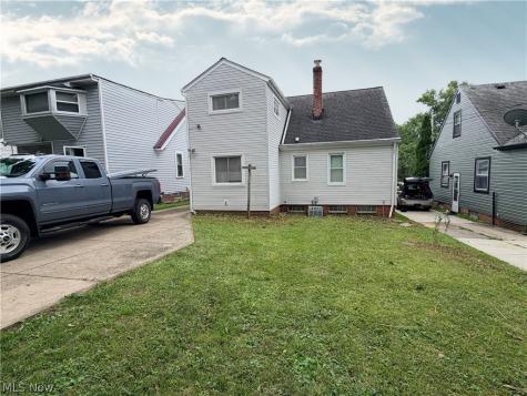 18981 Raymond Street Maple Heights OH 44137