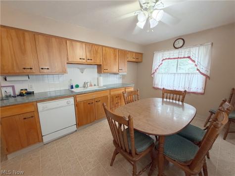 18981 Raymond Street Maple Heights OH 44137
