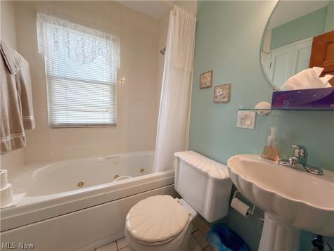 18981 Raymond Street Maple Heights OH 44137