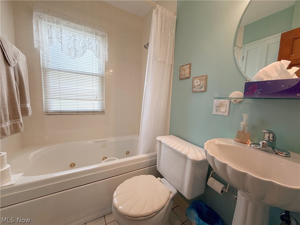 18981 Raymond Street Maple Heights OH 44137