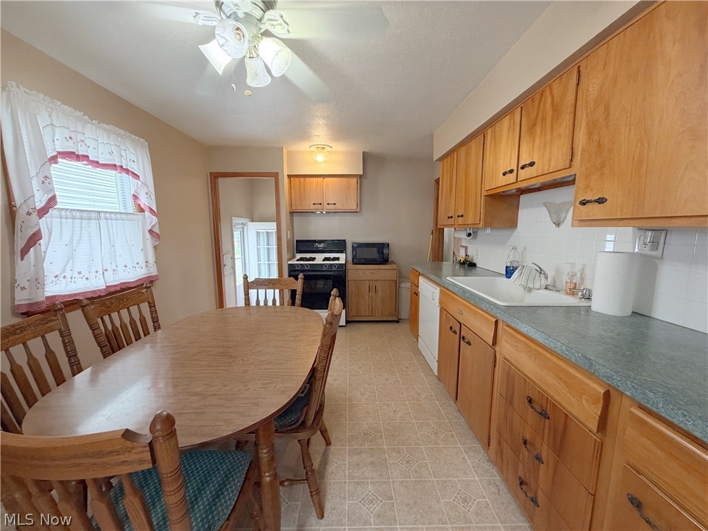 18981 Raymond Street Maple Heights OH 44137