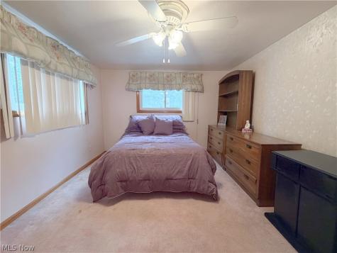 18981 Raymond Street Maple Heights OH 44137