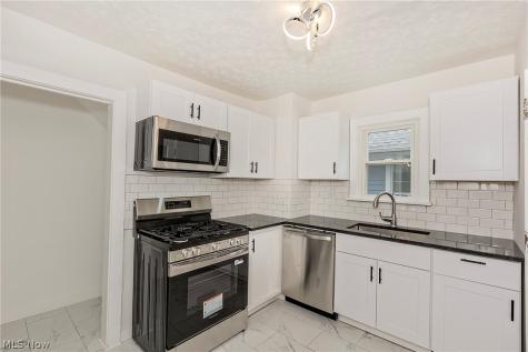 1049 Pembrook Road Cleveland Heights OH 44121