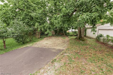 1049 Pembrook Road Cleveland Heights OH 44121