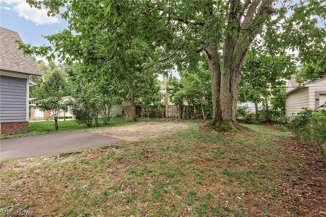 1049 Pembrook Road Cleveland Heights OH 44121