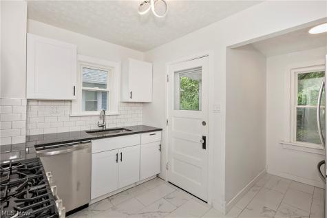 1049 Pembrook Road Cleveland Heights OH 44121