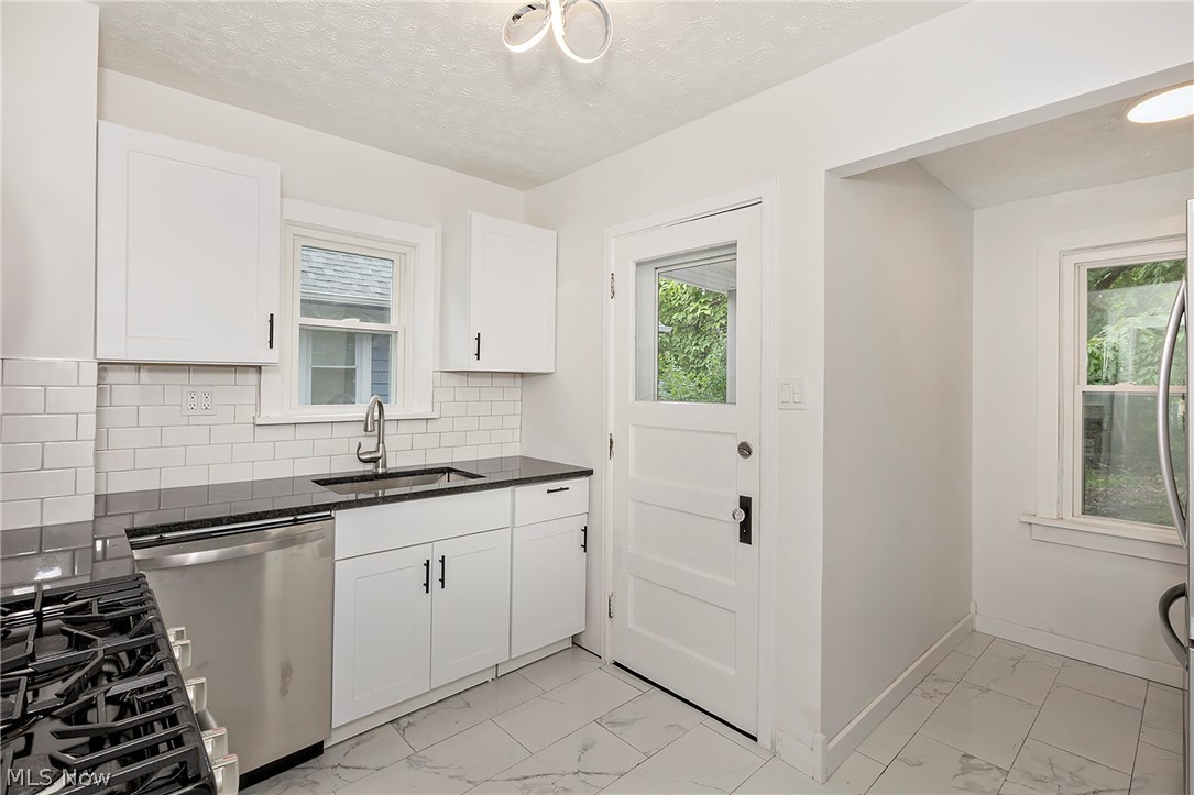 1049 Pembrook Road Cleveland Heights OH 44121