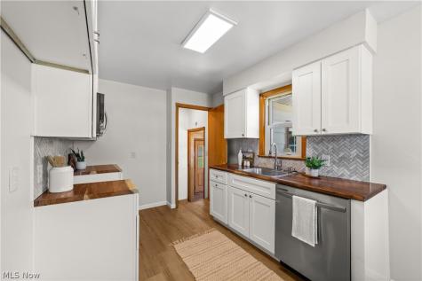 9319 Pinegrove Avenue Parma OH 44129