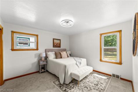 9319 Pinegrove Avenue Parma OH 44129