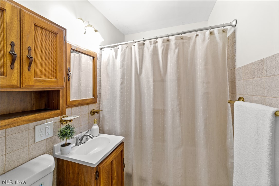 9319 Pinegrove Avenue Parma OH 44129
