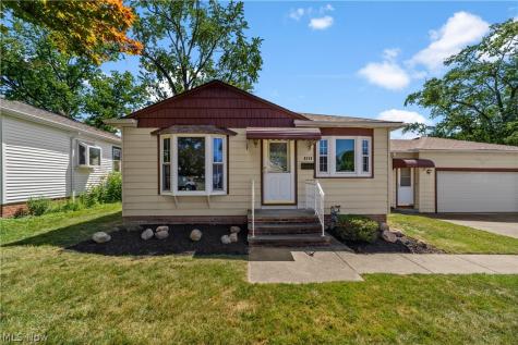 9319 Pinegrove Avenue Parma OH 44129